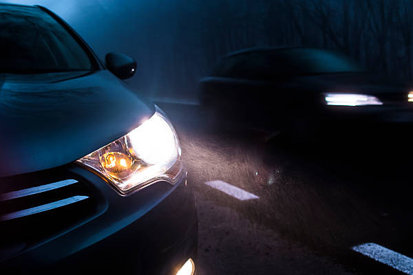 Carros com lâmpadas de faróis de LED