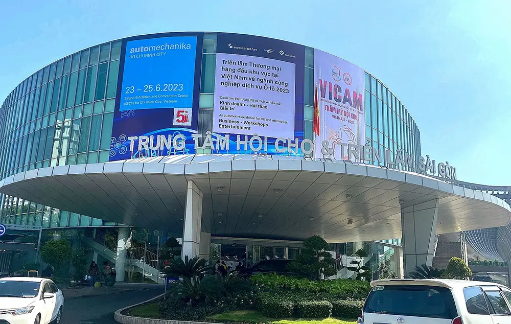 Luxfighter CAR LED FACTO 2023 Automecanika Ho Chi Minh City