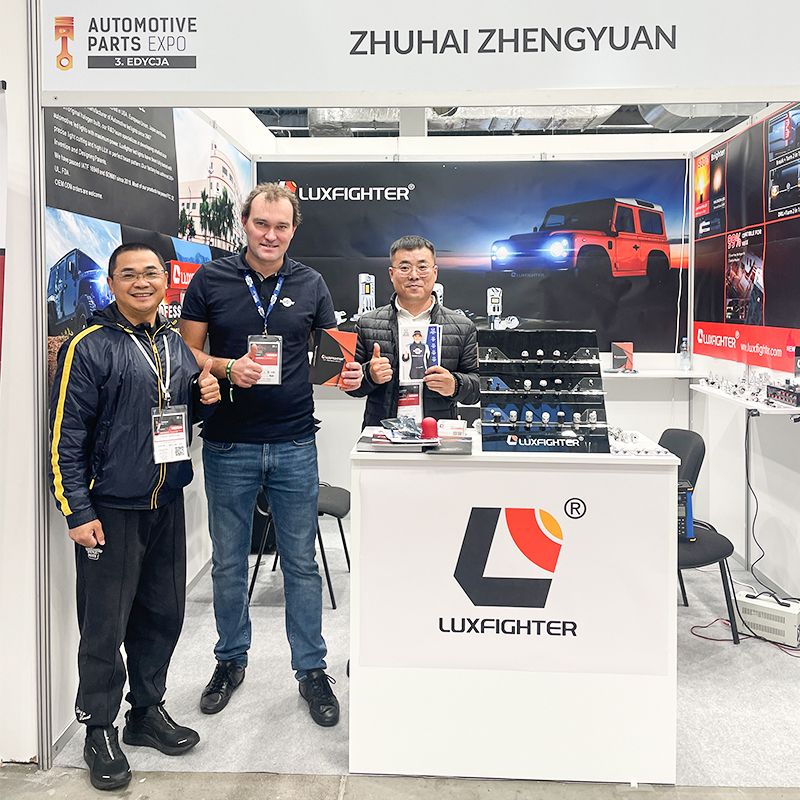 Faróis de LED e faróis de neblina LUXFIGHTER AUTOMOTIVE PARTS Expo recebendo grande aclamação Faróis de LED e faróis de neblina LUXFIGHTER AUTOMOTIVE PARTS Expo recebendo grande aclamação